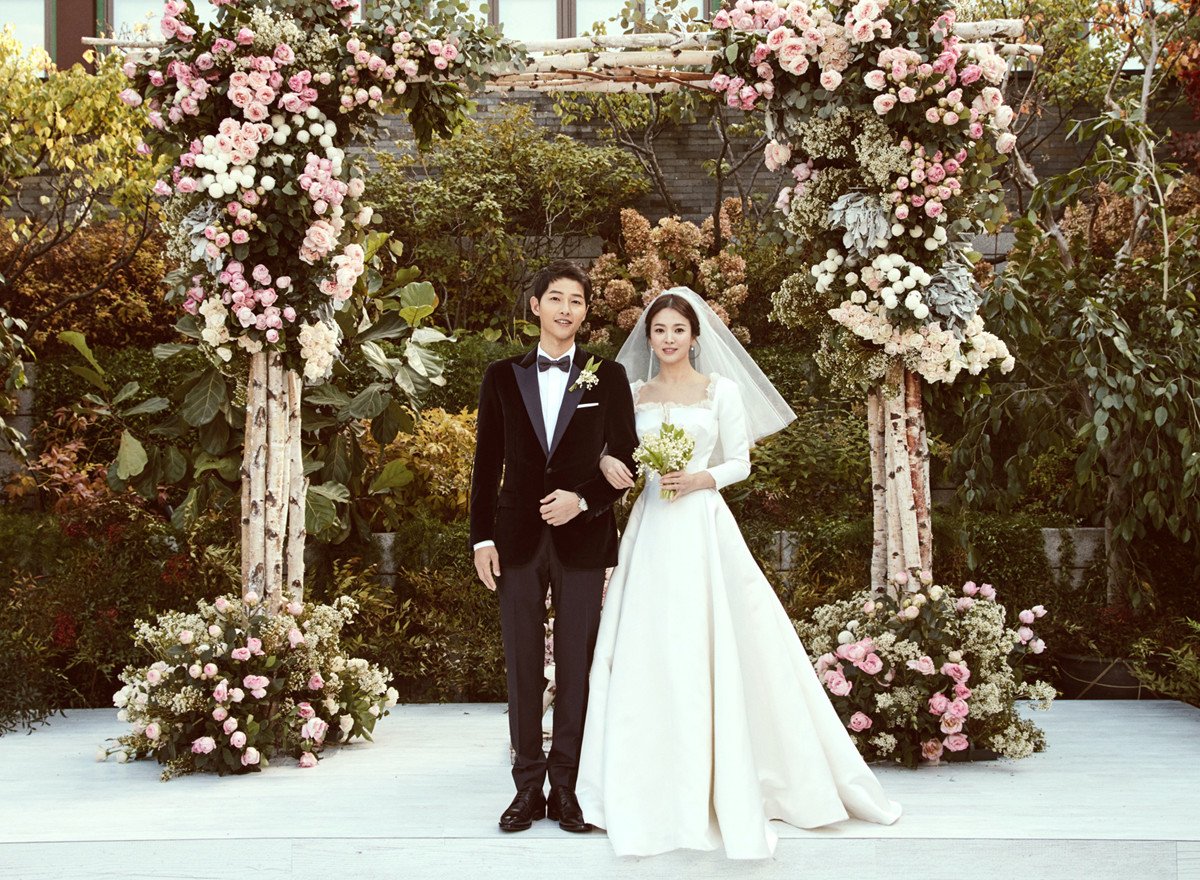 Song Joong Ki و Song Hye Kyo يحتفلان بيومهما المئة بعد الزواج