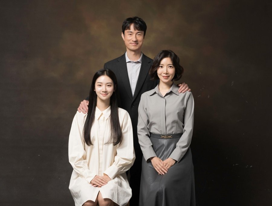 بارك جو هيون وكيم بيونغ تشول ويون سي آه هم أبطال الدراما القادمة “عائلة مثالية”